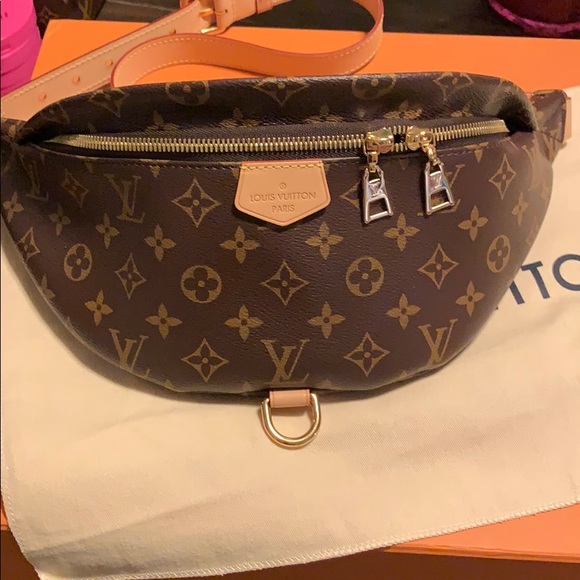 Louis Vuitton - Picture 3 of 8